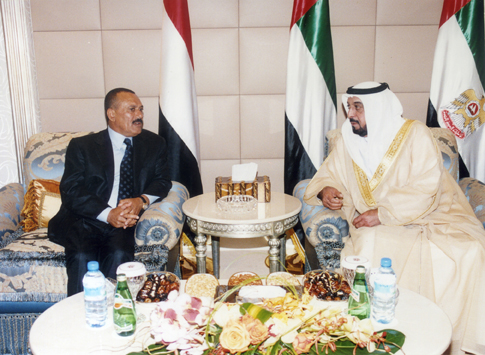 ابوظبي: يلتقي الشيخ خليفة بن زايد ال نهيان الرئيس الاماراتي 30-01-2007