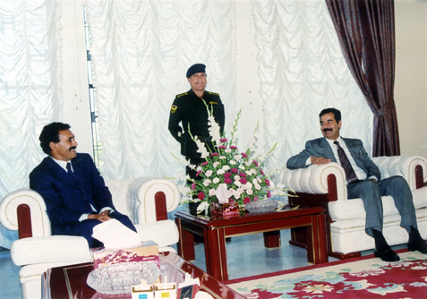 بغداد: يلتقي الرئيس العراقي صدام حسين 04-08-1990