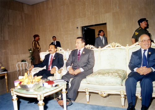 الاسكندرية: يلتقي الرئيس المصري محمد حسني مبارك، 16-06-1989