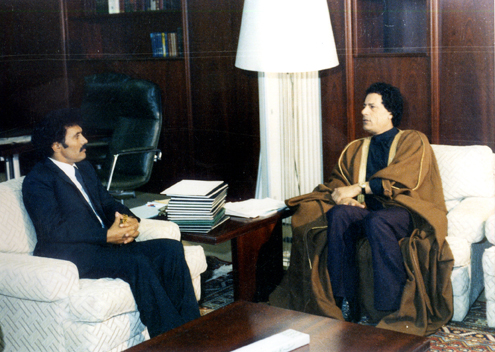 طرابلس: يلتقي قائد ثورة الفاتح من سبتمبر العقيد معمر القذافي 02-07-1986