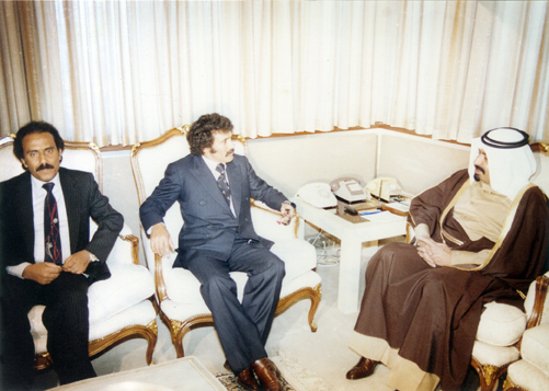 الدوحة: يلتقي الامير القطري الشيخ خليفة بن حمد آل ثاني 27-02-1982