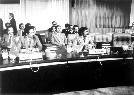 عمان: يشارك في مؤتمر القمة العربي الحادي عشر في الاردن 25-11-1980