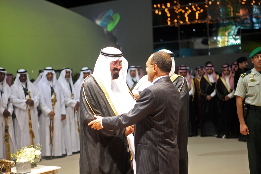 جدة: يلتقي العاهل السعودي الملك عبدالله بن عبد العزيز، أثناء مشاركته في افتتاح جامعة الملك عبدالله للعلوم والتقنية، 23-09-2009