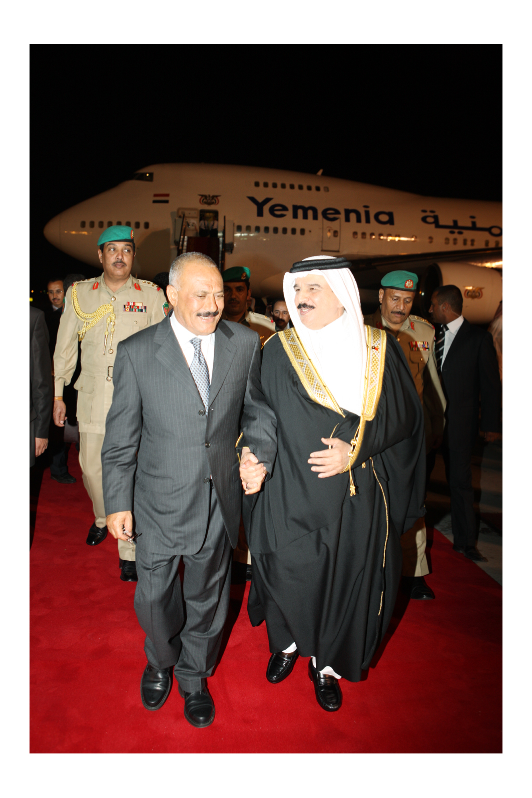 المنامة: فخامة الرئيس يصل مملكة البحرين، 23-02-2010