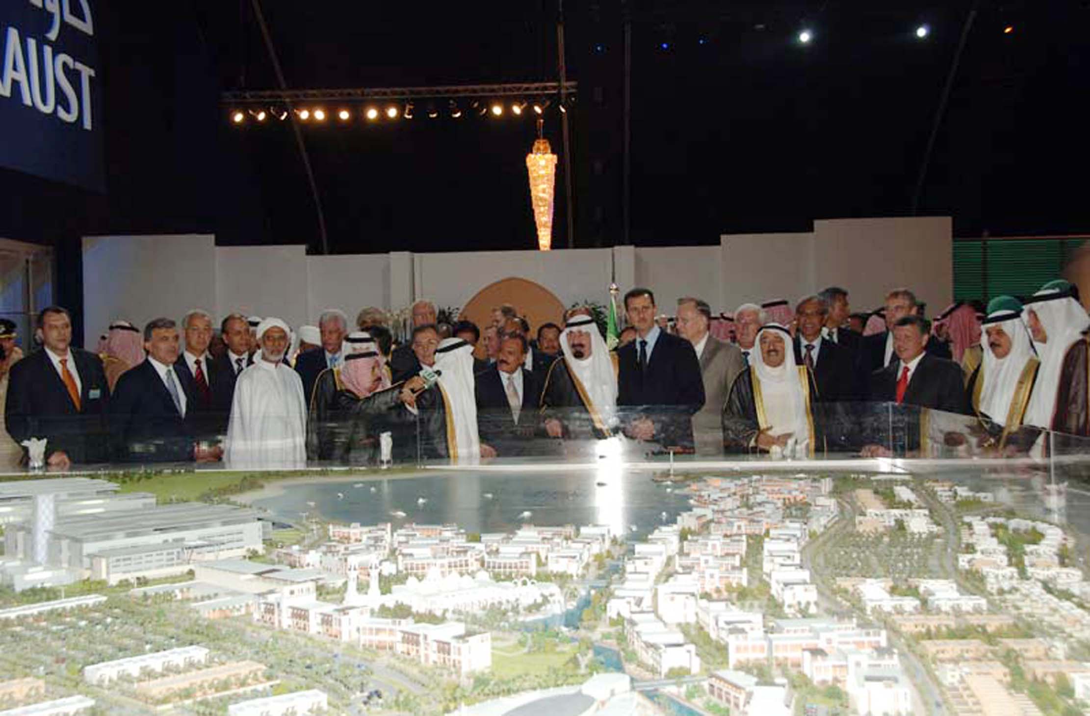 جدة: يشارك فخامته في حفل افتتاح جامعة الملك عبدالله للعلوم والتقنية في المملكة العربية السعودية، 23-09-2009