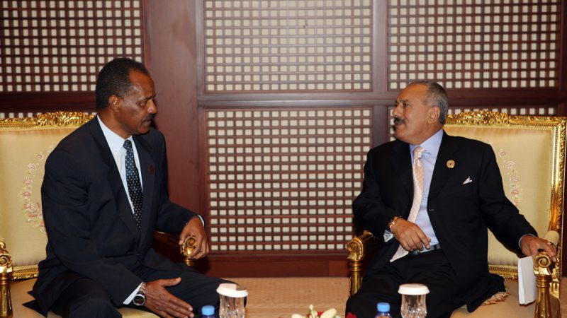 سرت: يلتقي الرئيس الارتيري، اسياسي افورقي، على هامش اعمال القمة العربية الافريقية الثانية، 10-10-2010