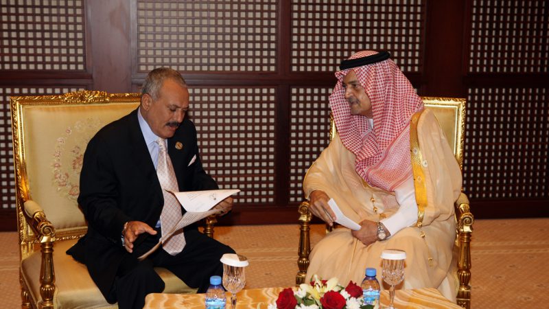 سرت: يلتقي وزير الخارجية السعودي، سعود الفيصل، على هامش اعمال القمة العربية الافريقية الثانية، 10-10-2010