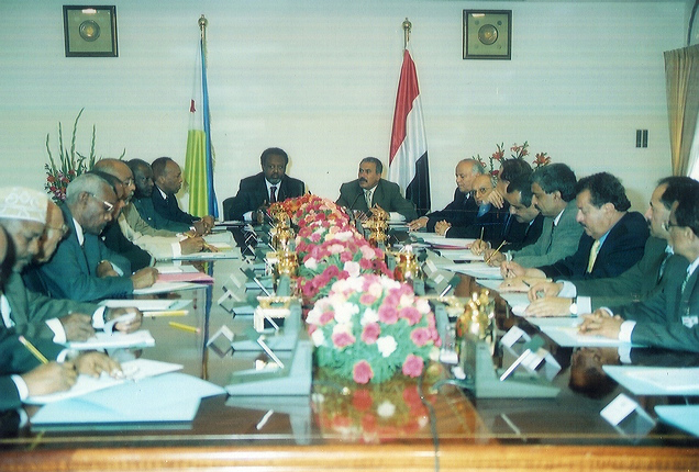 فخامة الرئيس يرأس جلسة مباحثات يمنية جيبوتية