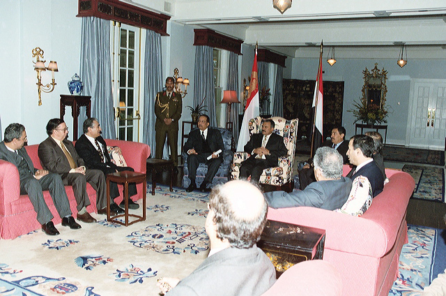فخامة الرئيس  يلتقى السفراء العرب لدى كندا