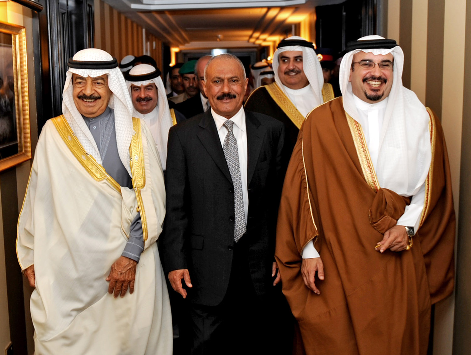 المنامة: يلتقي ولي العهد ورئيس الوزراء البحريني، 24-02-2010