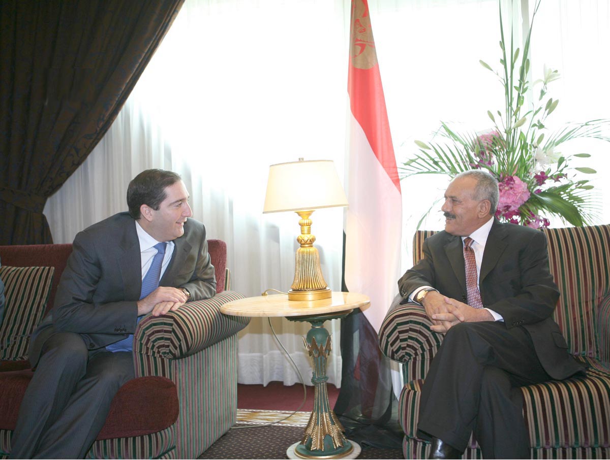 عمان: يلتقي رئيس مجلس الوزراء الأردني سمير الرفاعي، 10-05-2010