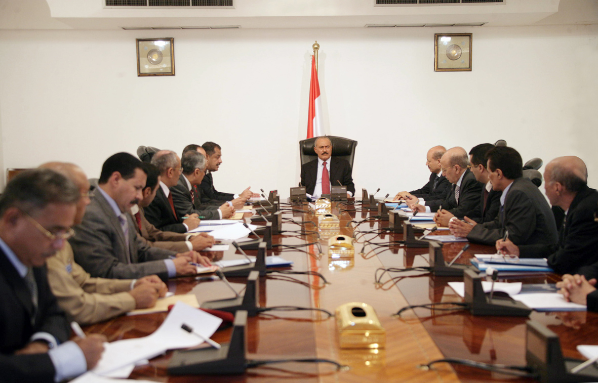فخامة الرئيس يترأس اجتماع اللجنة العليا للإعداد للاجتماع مجموعة أصدقاء اليمن