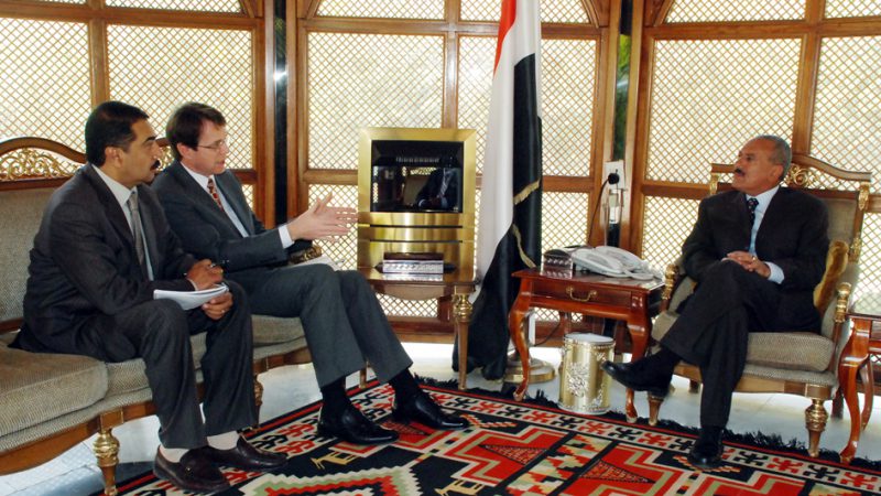 فخامة الرئيس يستقبل سفير المملكة المتحدة، تيم تورلوت، وذلك للتوديع بمناسبة انتهاء فترة عمله لدى اليمن، 06-10-2010