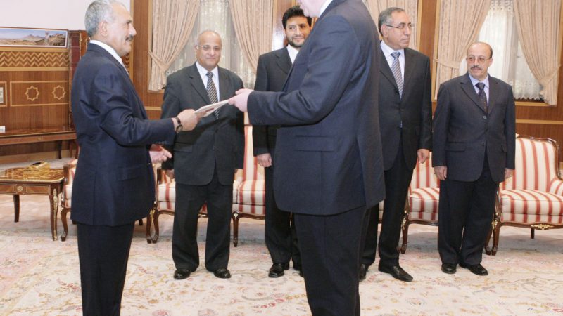 فخامة الرئيس يتسلم أوراق اعتماد سفير المملكة المتحدة، جوناثن بول ولكس، 26-01-2011