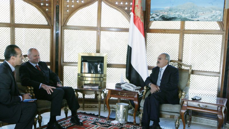 فخامة الرئيس يستقبل سفير جمهورية ألمانيا الإتحادية، مايكل كلور بيرشتولد، وذلك للتوديع بمناسبة انتهاء فترة عمله كسفير لدى اليمن، 26-01-2011