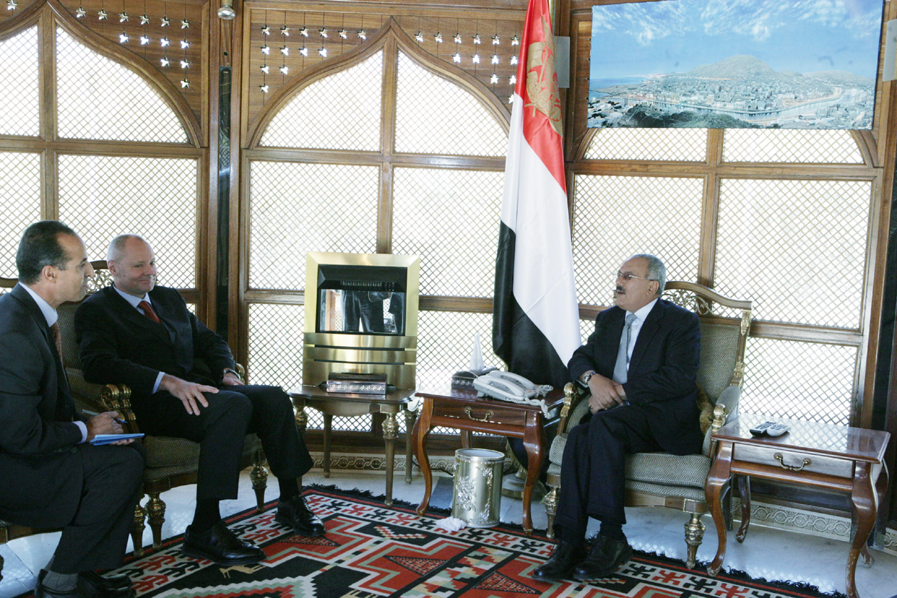 فخامة الرئيس يستقبل سفير جمهورية ألمانيا الإتحادية، مايكل كلور بيرشتولد، وذلك للتوديع بمناسبة انتهاء فترة عمله كسفير لدى اليمن، 26-01-2011