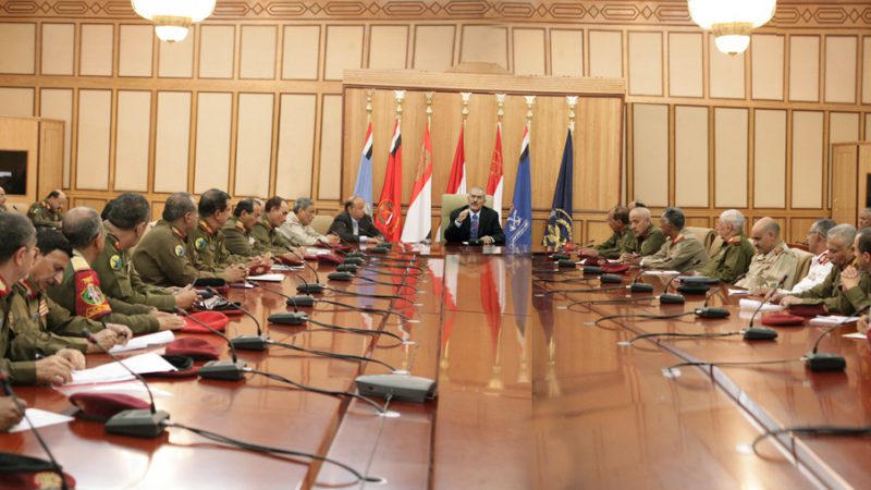 فخامة الرئيس يلتقي قادة القوات المسلحة