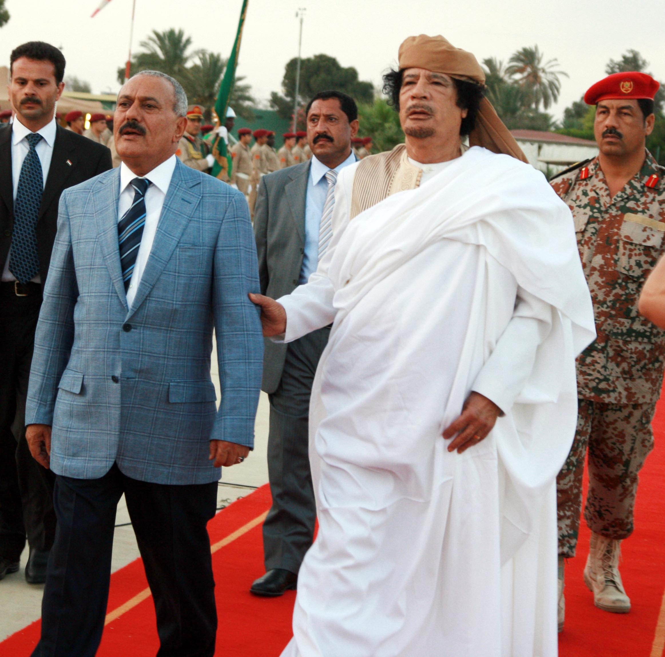 طرابلس: وصول فخامة الرئيس الي ليبيا للمشاركة في اعمال القمة الخماسية، 27-06-2010