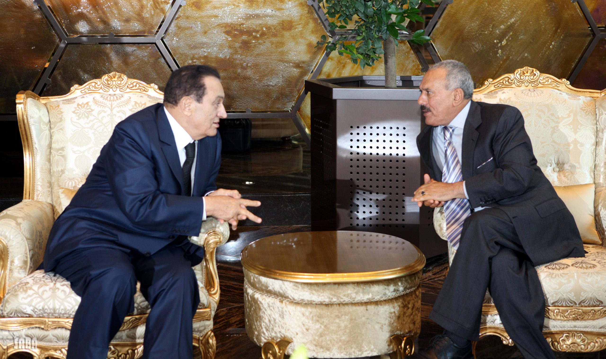 طرابلس: يلتقي الرئيس المصري محمد حسني مبارك على هامش اعمال القمة الخماسية, 28-06-2010
