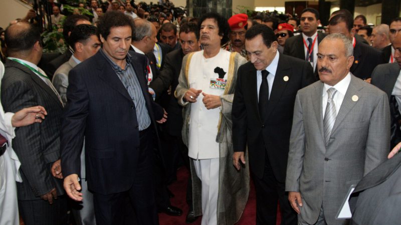 سرت: اثناء توجه فخامة الرئيس لحضور افتتاح اعمال القمة العربية الاستثنائية، 09-10-2010