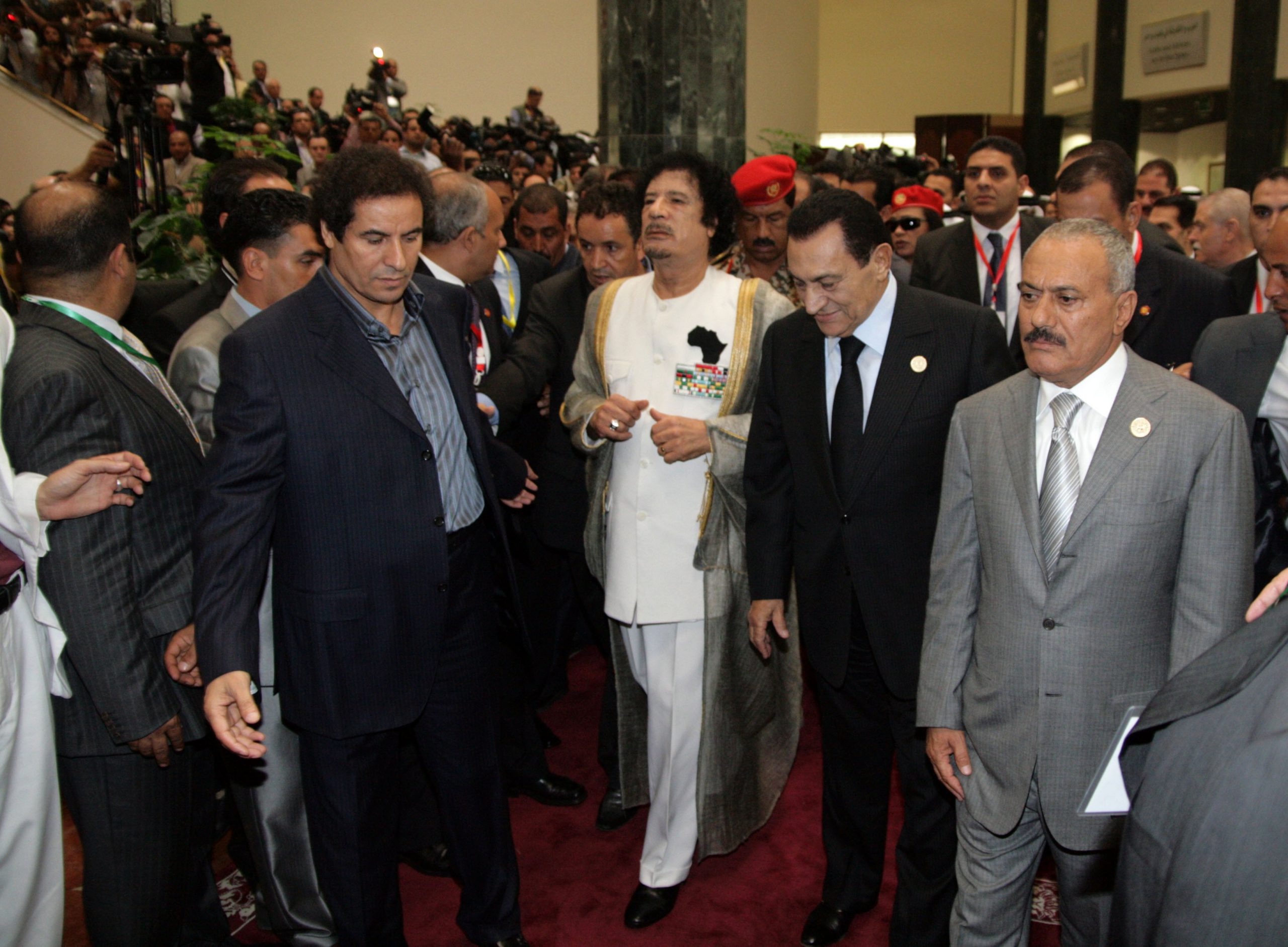 سرت: اثناء توجه فخامة الرئيس لحضور افتتاح اعمال القمة العربية الاستثنائية، 09-10-2010