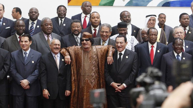 سرت: صورة تذكارية اثناء افتتاح اعمال القمة العربية الافريقية الثانية، 10-10-2010