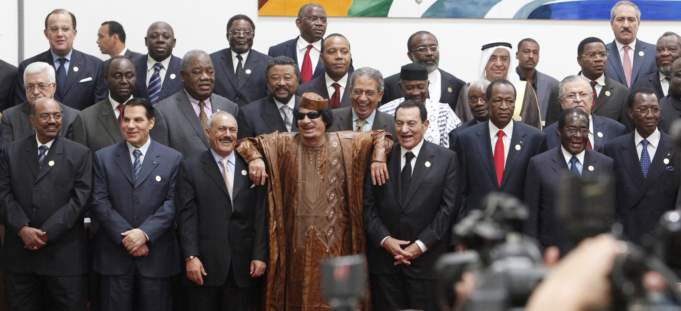 سرت: صورة تذكارية اثناء افتتاح اعمال القمة العربية الافريقية الثانية، 10-10-2010