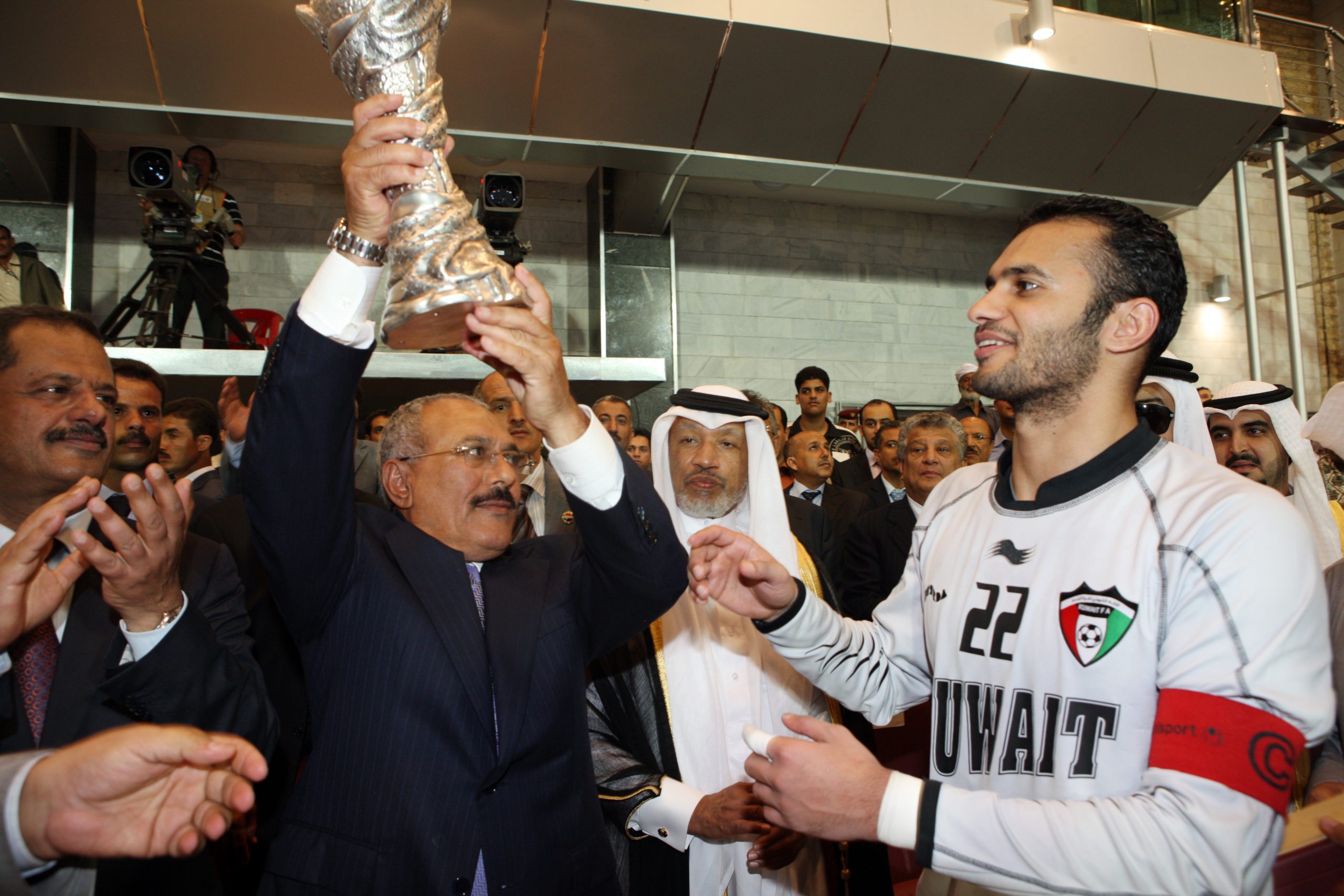 فخامة الرئيس يحضر المباراة النهائية لبطولة كأس الخليج الـ 20