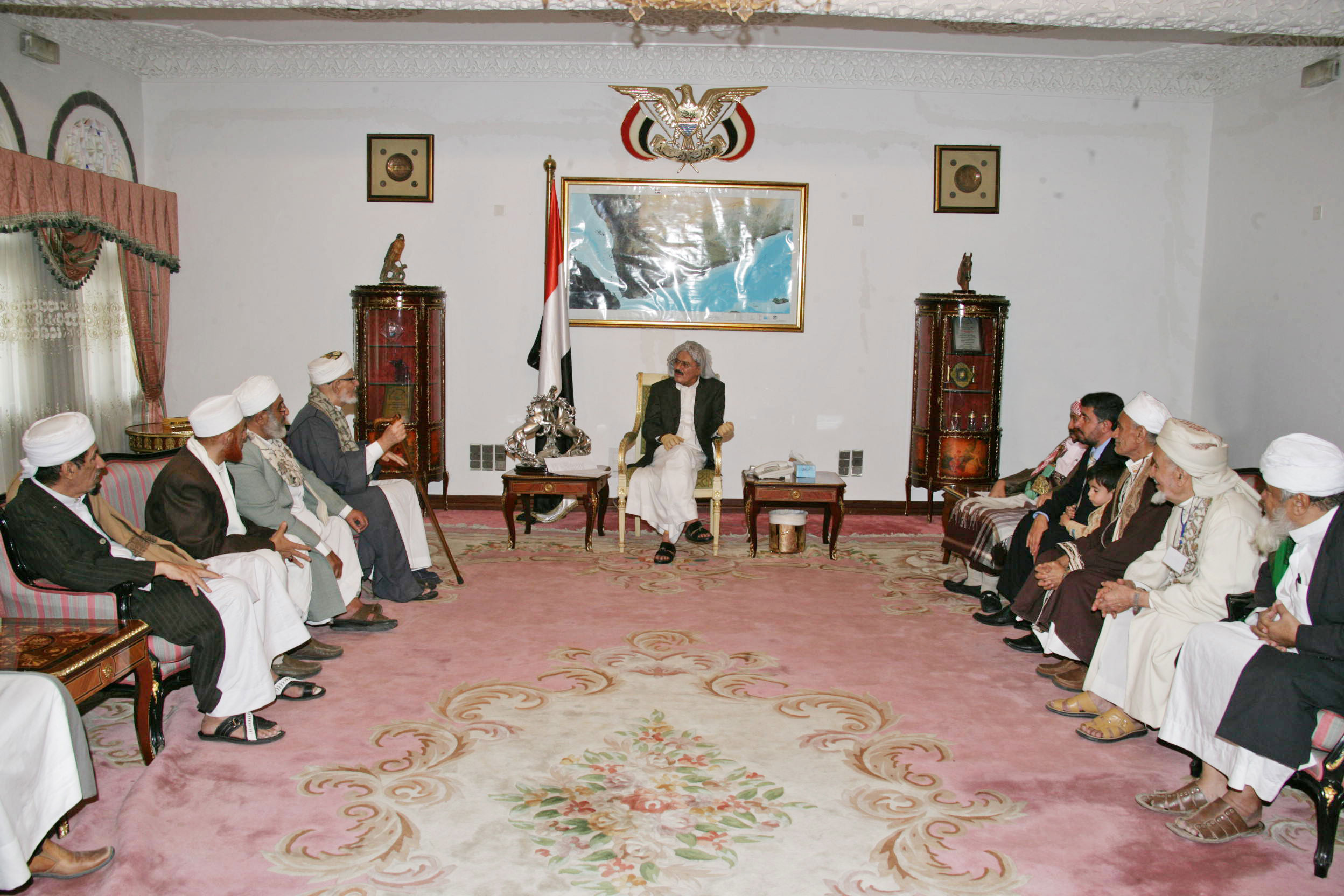فخامة الرئيس يستقبل رئيس جمعية علماء اليمن وعدد من أصحاب الفضيلة العلماء