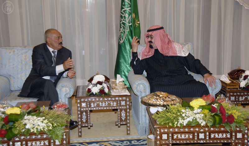 قمة يمنية سعودية في الرياض تبحث آفاق تعزيز التعاون الثنائي والتطورات في المنطقة